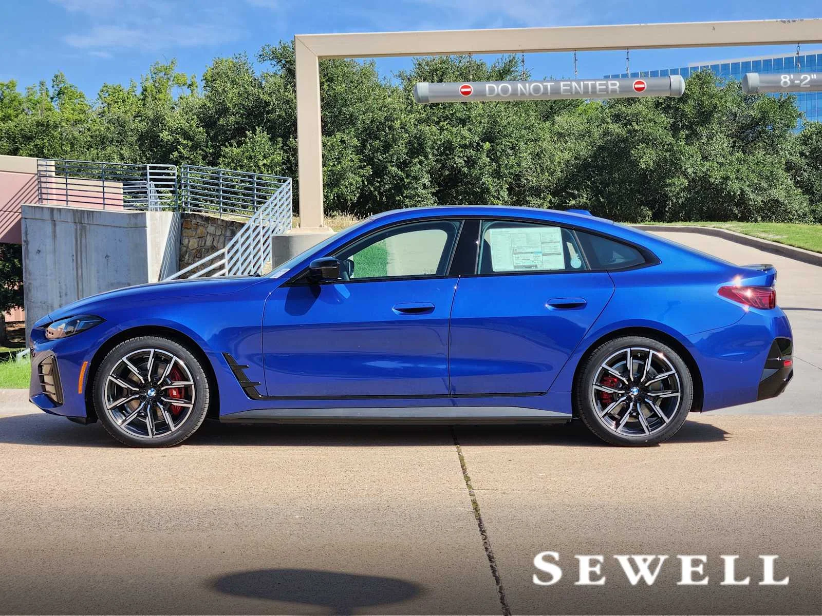 New 2026 Portimao Blue Metallic BMW eDrive40 image 2