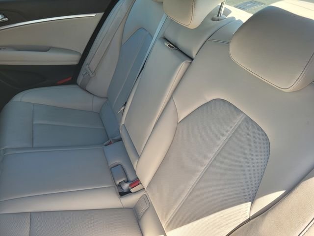 Used 2024 White Genesis 2.5T image 15
