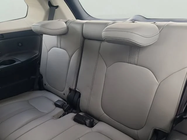 Used 2023 White Honda EX-L 8 Passenger image 10
