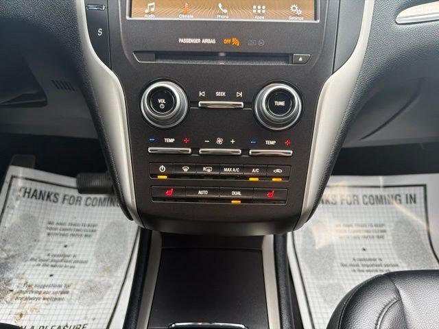Used 2017 Ingot Silver Lincoln Premiere image 25