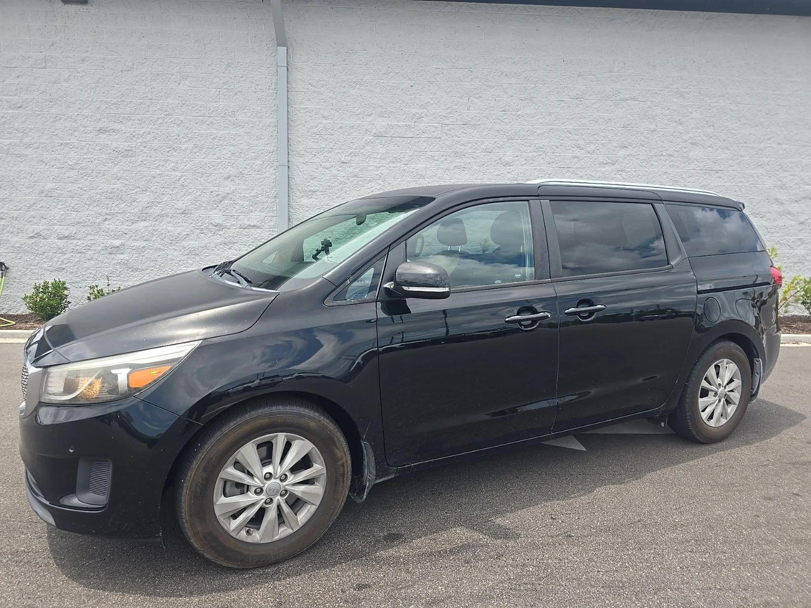 2017 Kia Sedona LX's photo