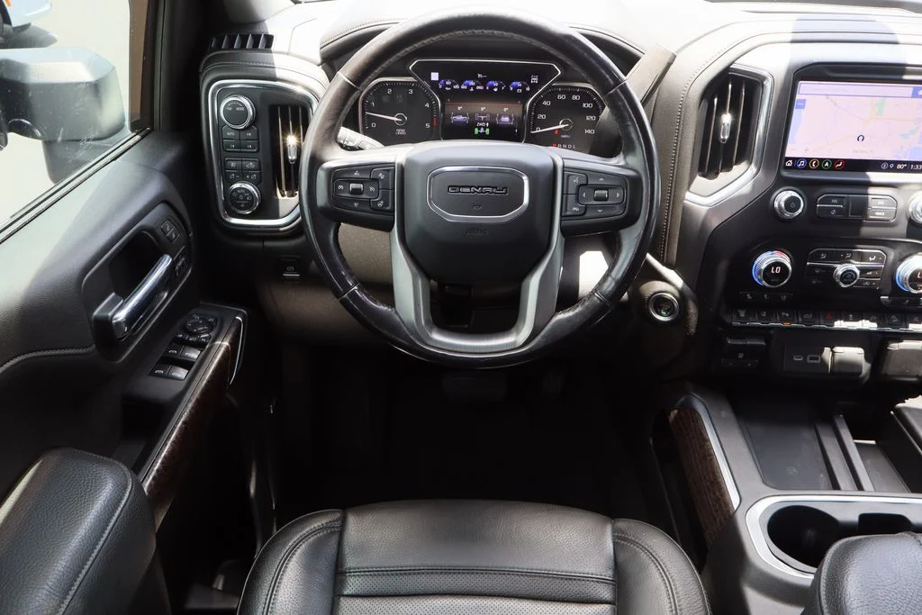 Used 2022 White GMC Denali image 25