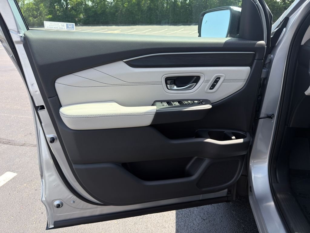 New 2026 Solar Silver Metallic Honda Touring image 18