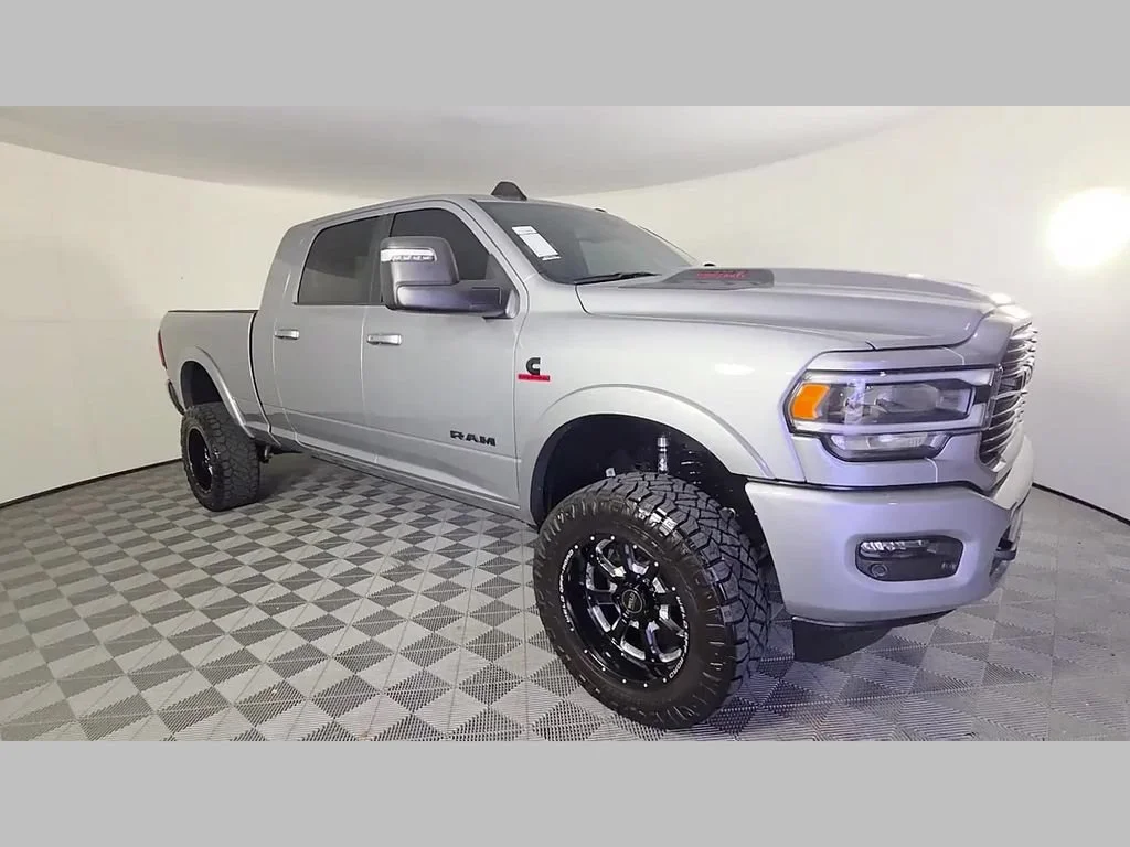 Used 2024 Billet Silver Metallic Clearcoat Ram Laramie image 35
