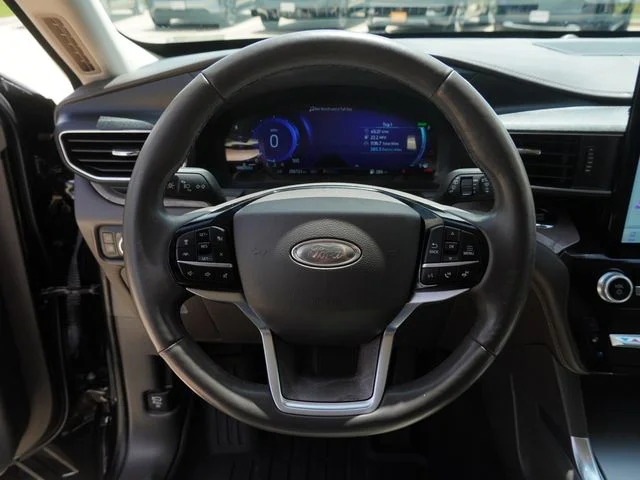 Used 2023 Black Ford Platinum image 28