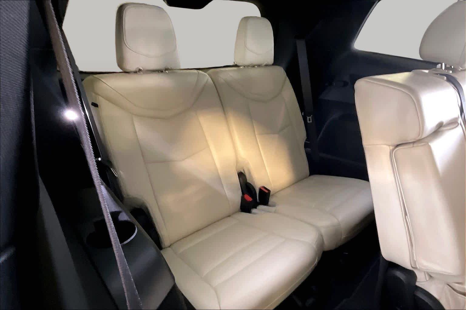 Used 2020 Crystal White Tricoat Cadillac AWD Sport image 18
