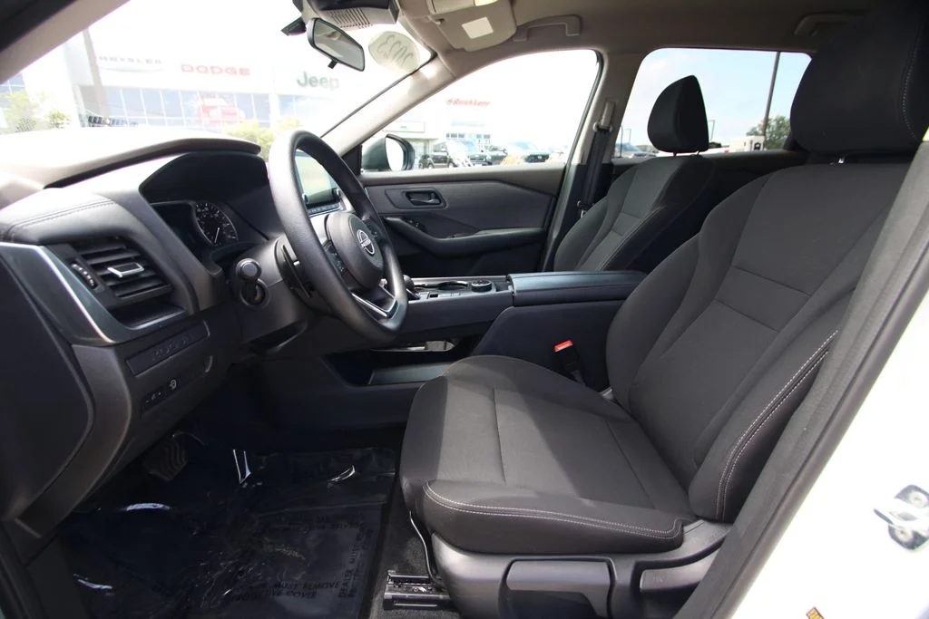 Used 2023 White Nissan S image 6