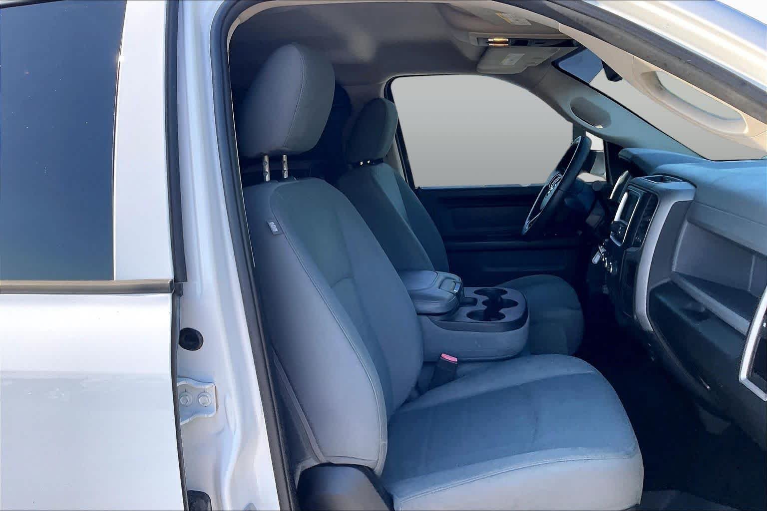 Used 2016 Bright White Clearcoat Ram Tradesman image 9