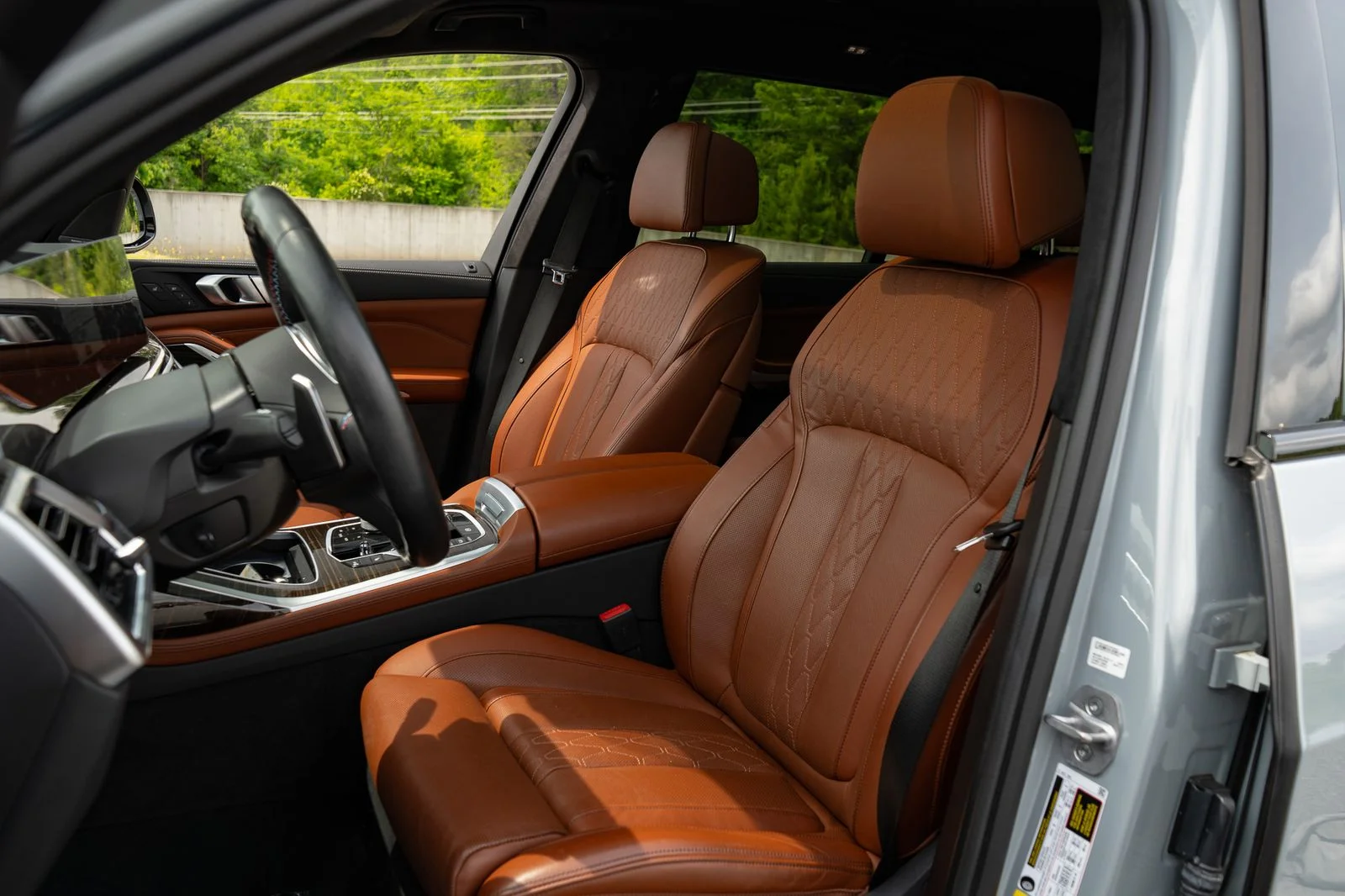 Used 2023 Gray BMW M60i image 27