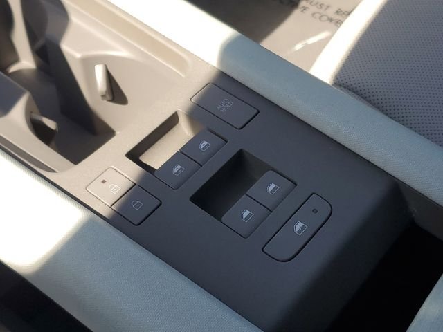 Used 2023 Gold Hyundai SEL image 20