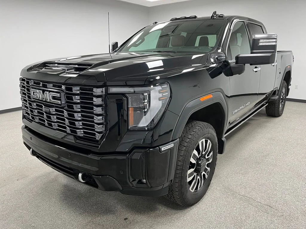 Used 2025 Black GMC Denali Ultimate image 4