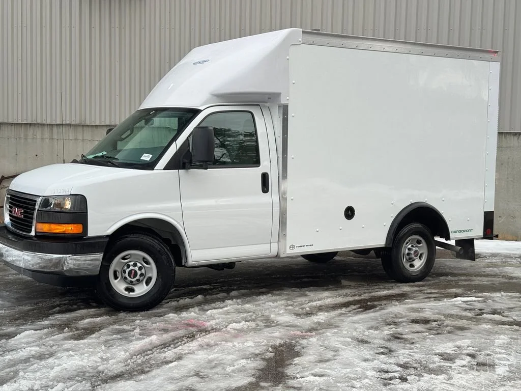 New 2025 Summit White GMC 1WT image 2