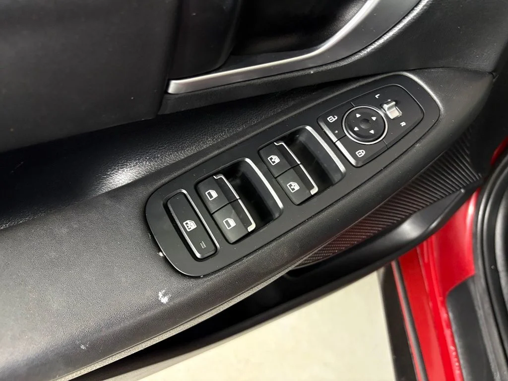 Used 2025 Red Hyundai SEL image 17
