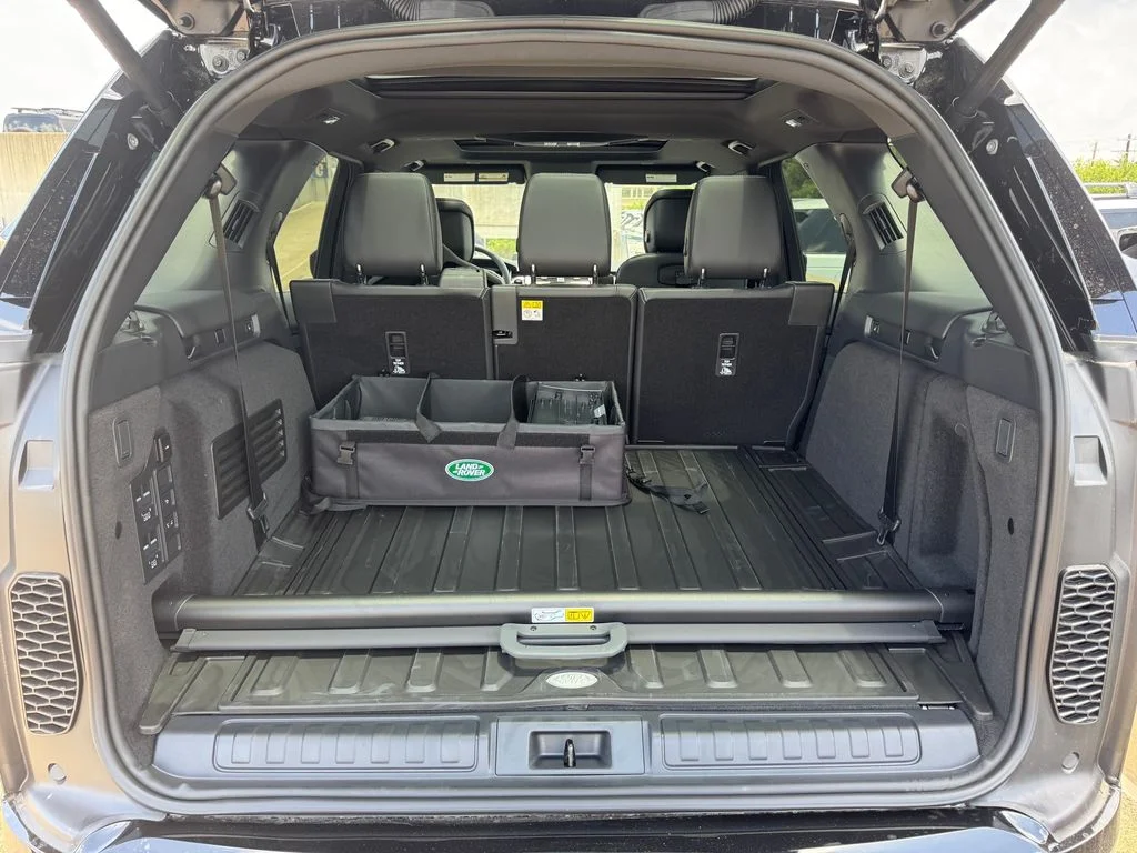 New 2026 Santorini Black Land Rover Gemini Edition image 7