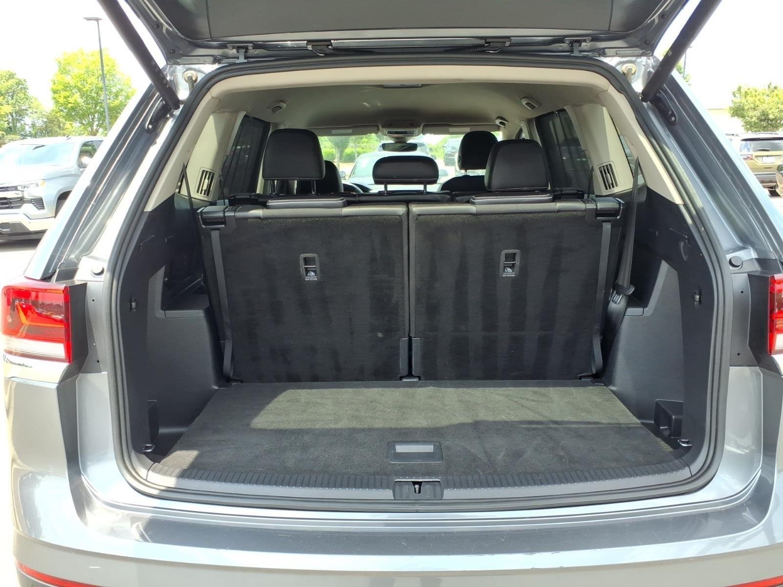 Used 2025 GRAY VOLKSWAGEN SE image 17
