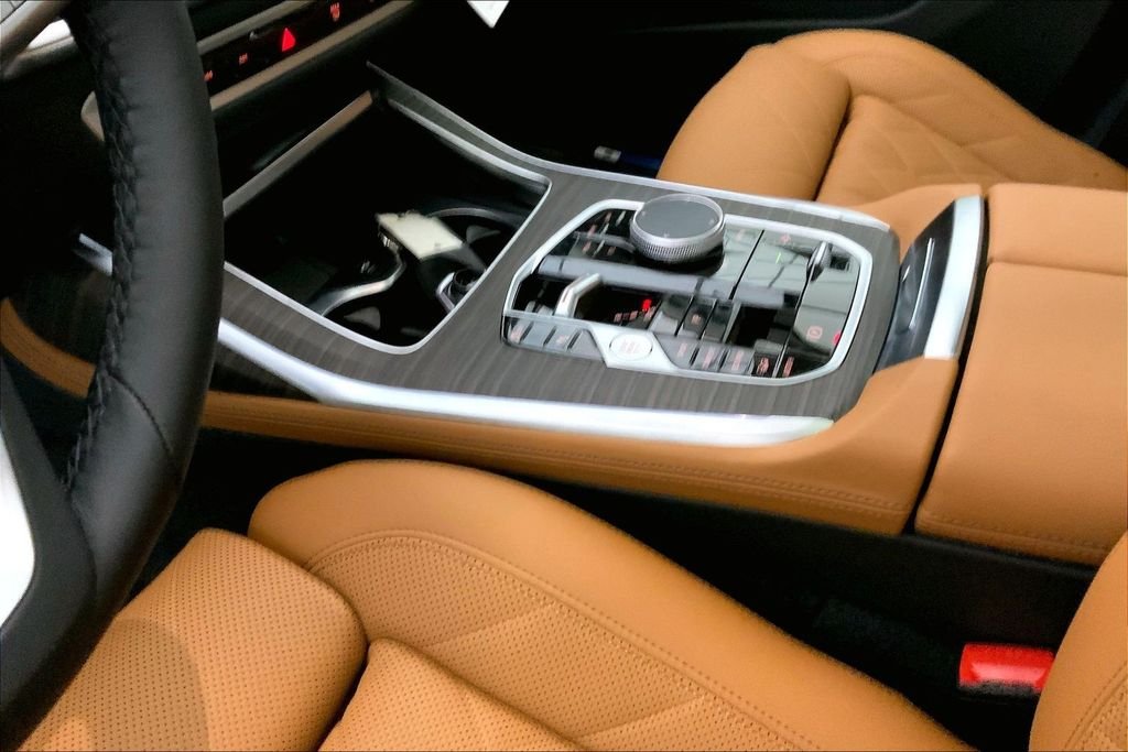 Used 2026 Manhattan Green Metallic BMW  image 6