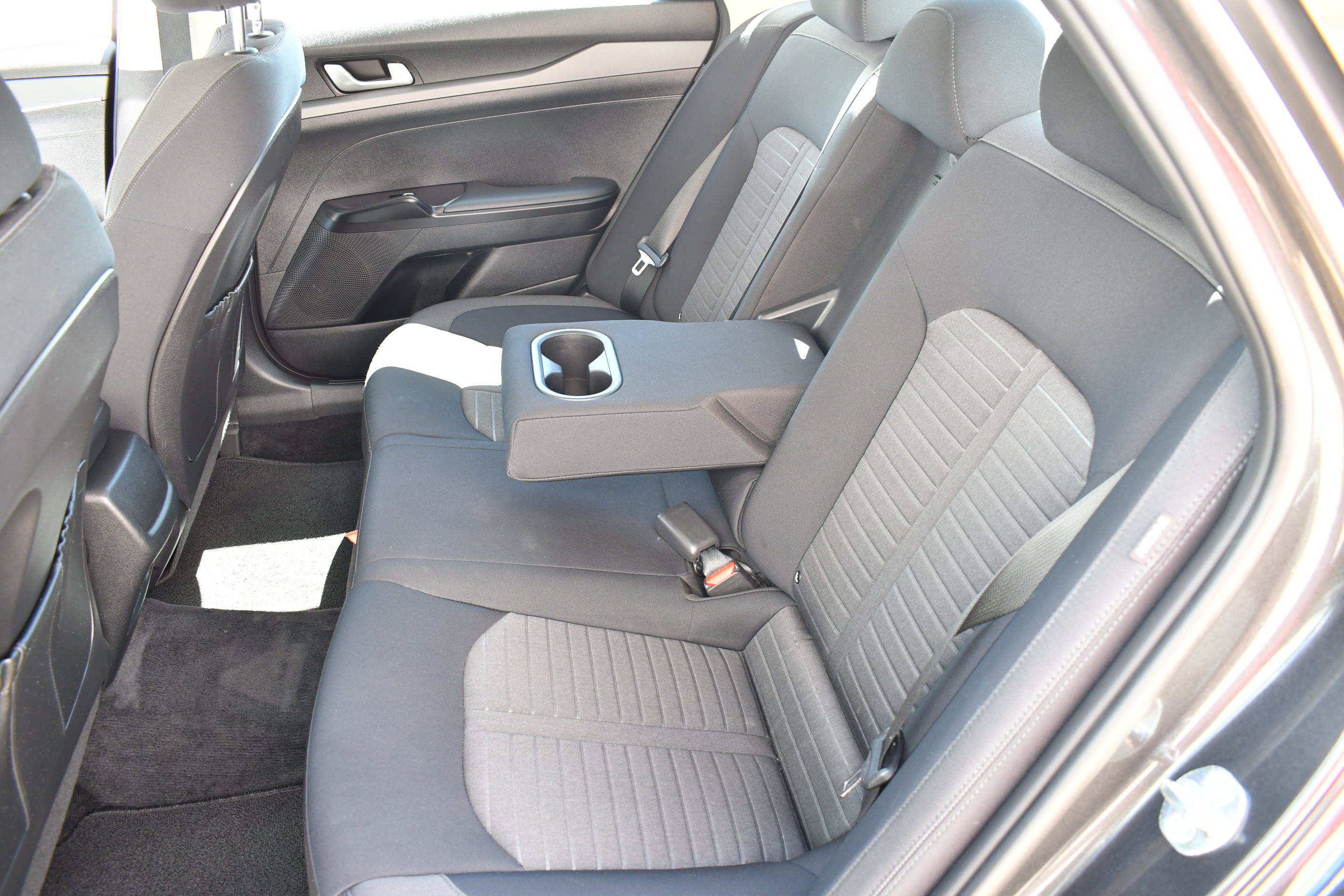 2025 Kia K5 LXS - Photo 24