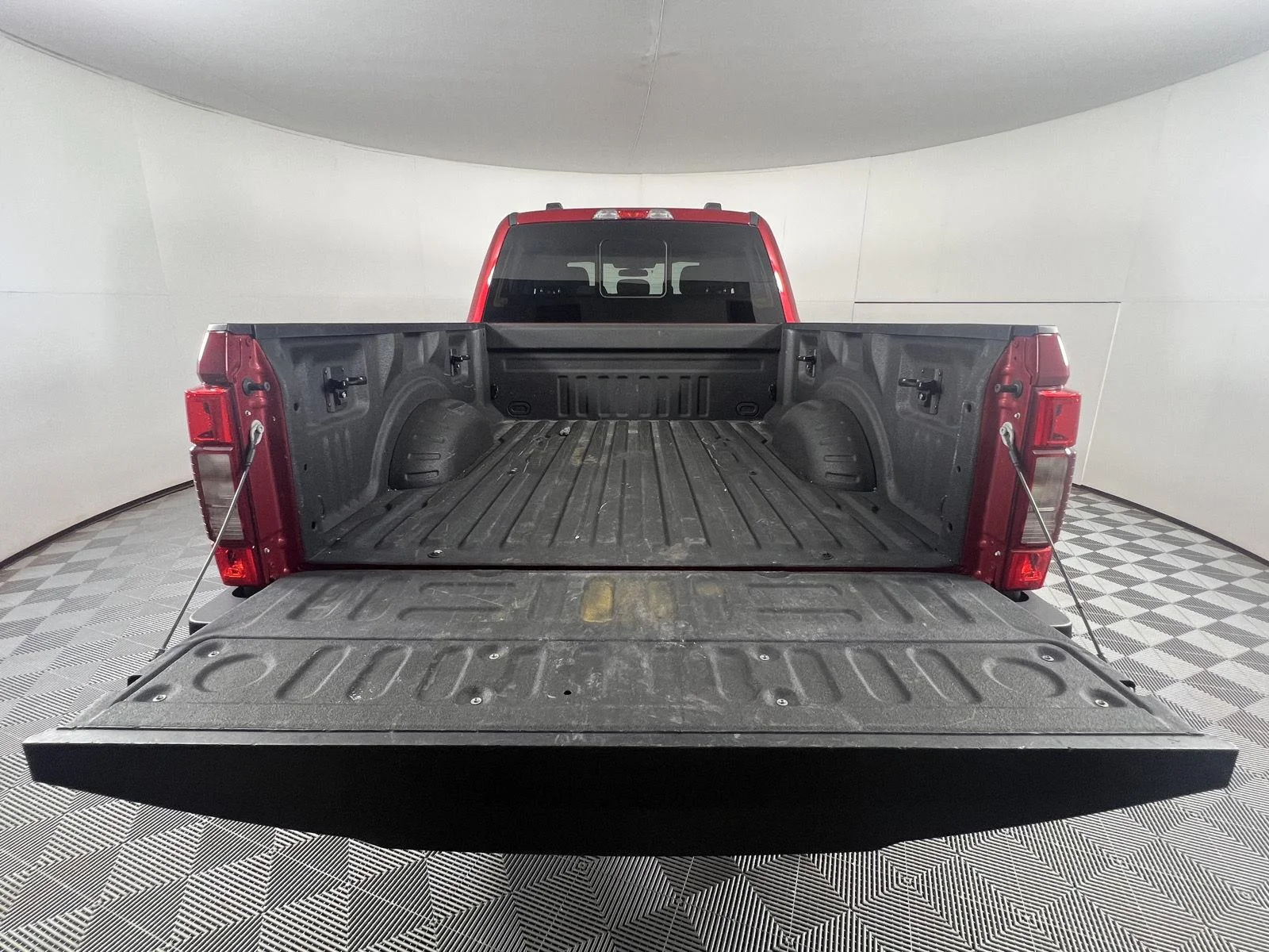 Used 2022 Rapid Red Metallic Tinted Clearcoat Ford XLT image 20