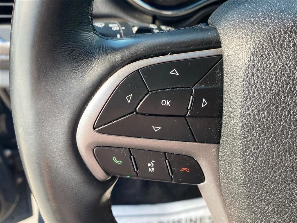 Used 2018 Rhino Clearcoat Jeep Altitude image 19