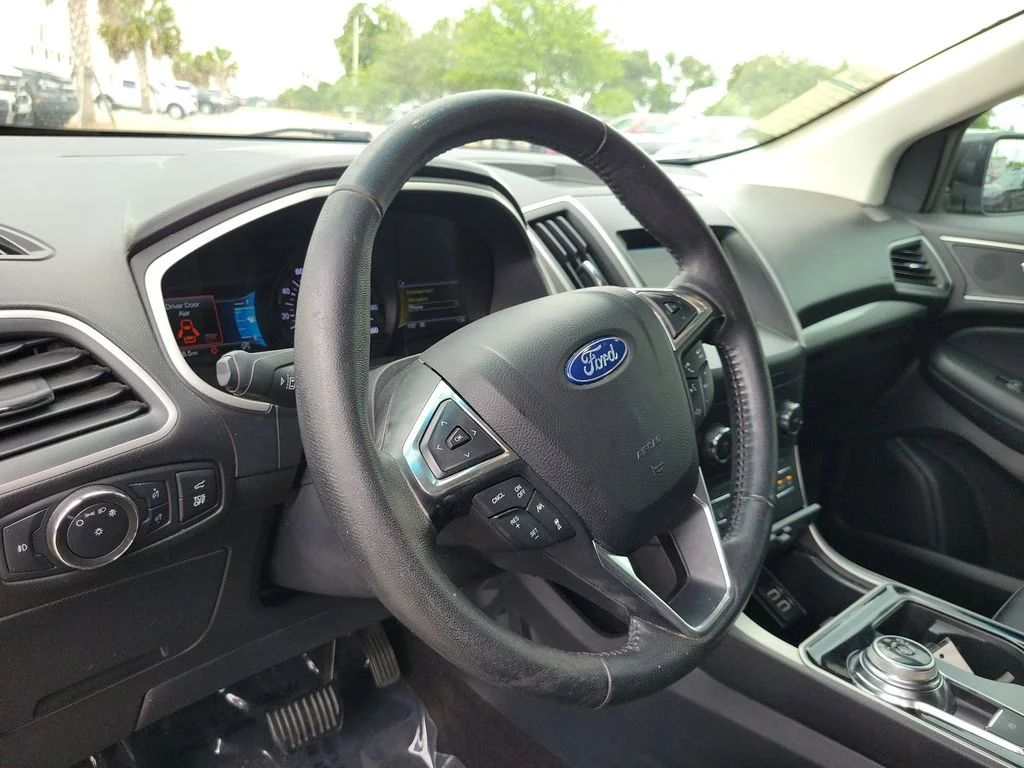 Used 2020 Magnetic Metallic Ford SEL image 17