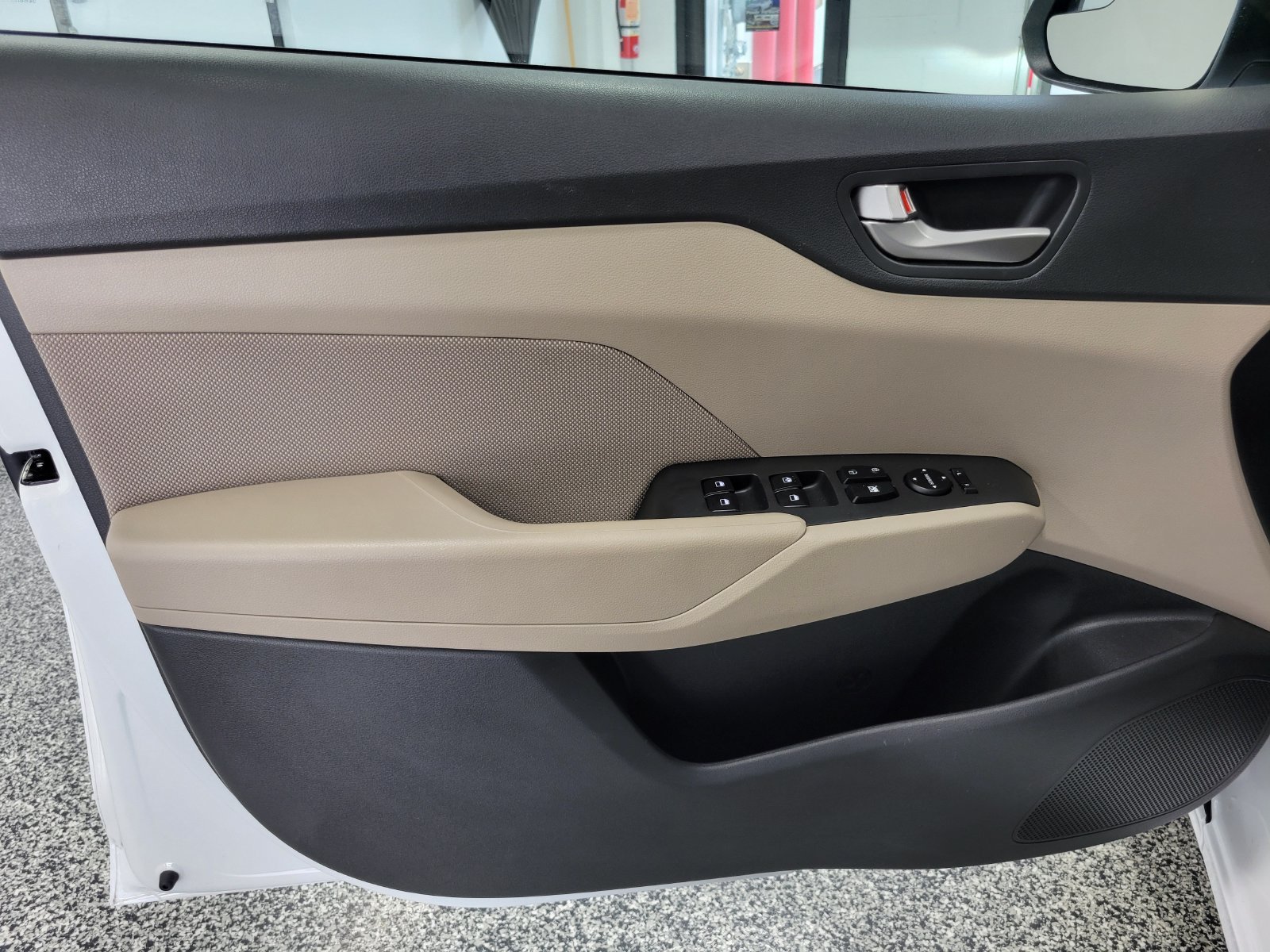 Used 2022 White Hyundai Limited image 6
