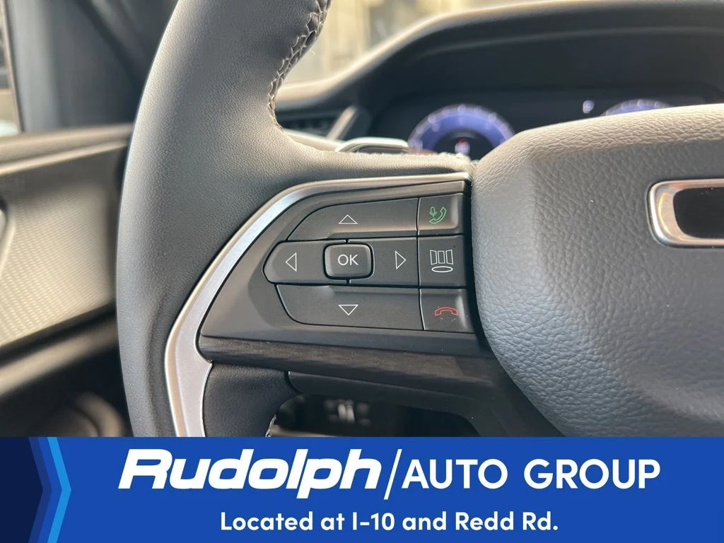 Used 2025 Silver Jeep Altitude image 34