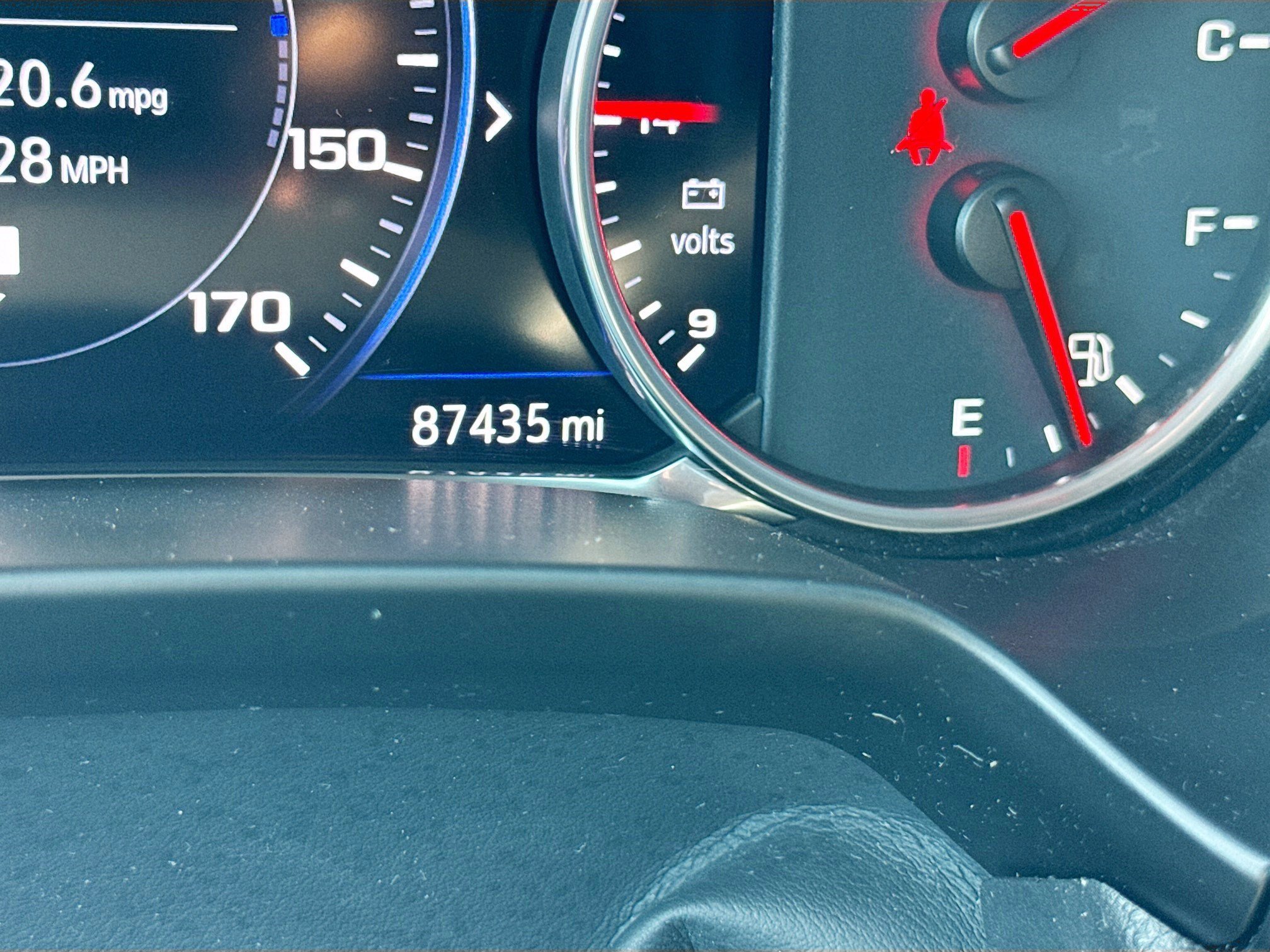 Used 2020 Iridescent Pearl Tricoat Chevrolet RS image 12
