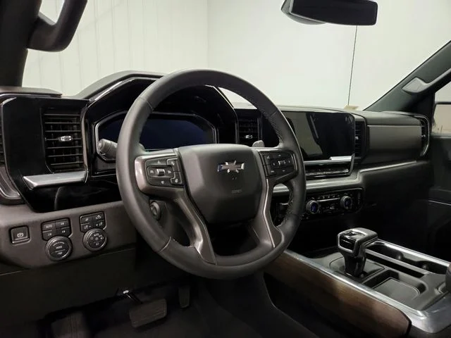 Used 2024 Black Chevrolet High Country image 17