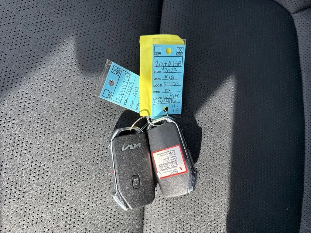 Used 2023  Kia EX image 33