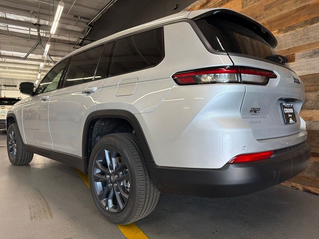 New 2026 Silver Zynith Exterior Paint Jeep Limited image 21