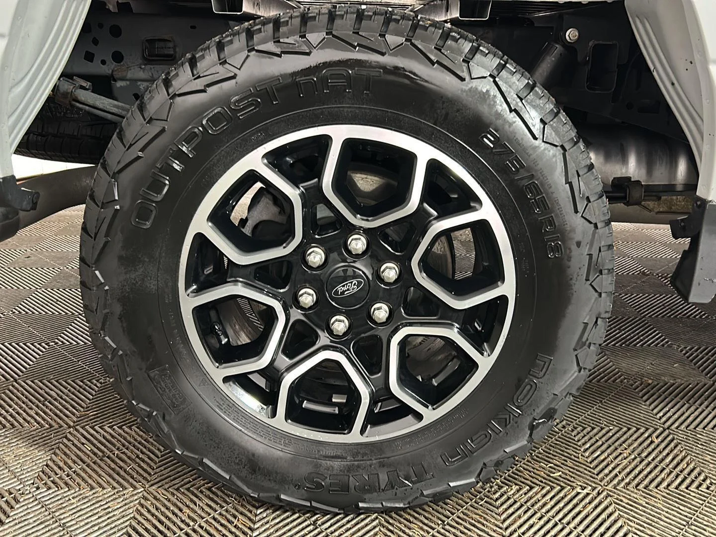 Used 2023 Avalanche Gray Ford XLT image 11