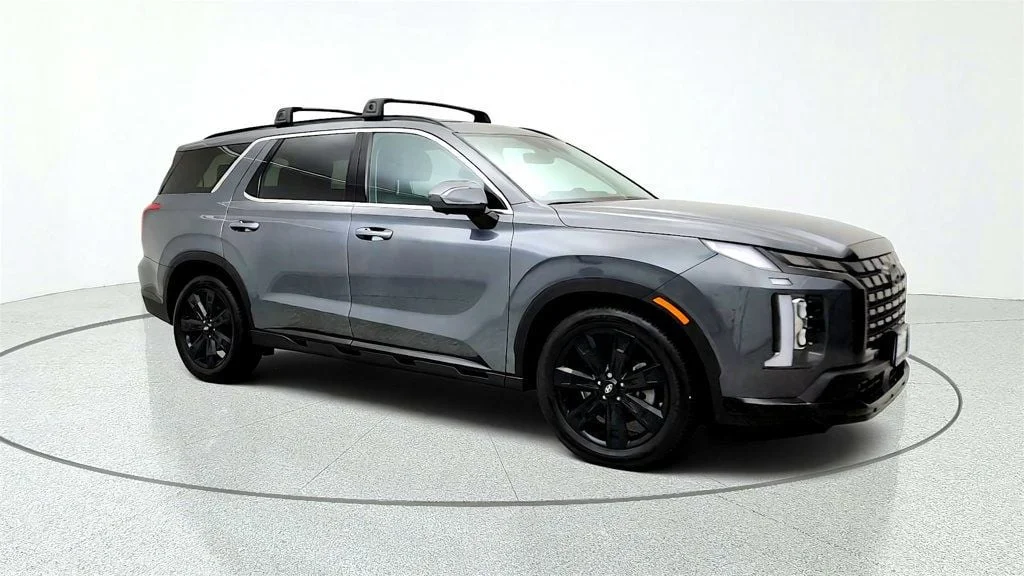 Used 2025 Steel Graphite Hyundai XRT AWD image 3