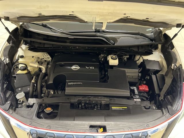 Used 2020 White Nissan Platinum image 26
