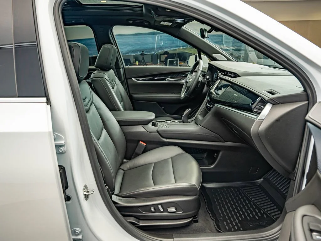 Used 2025 Crystal White Tricoat Cadillac Premium Luxury image 36