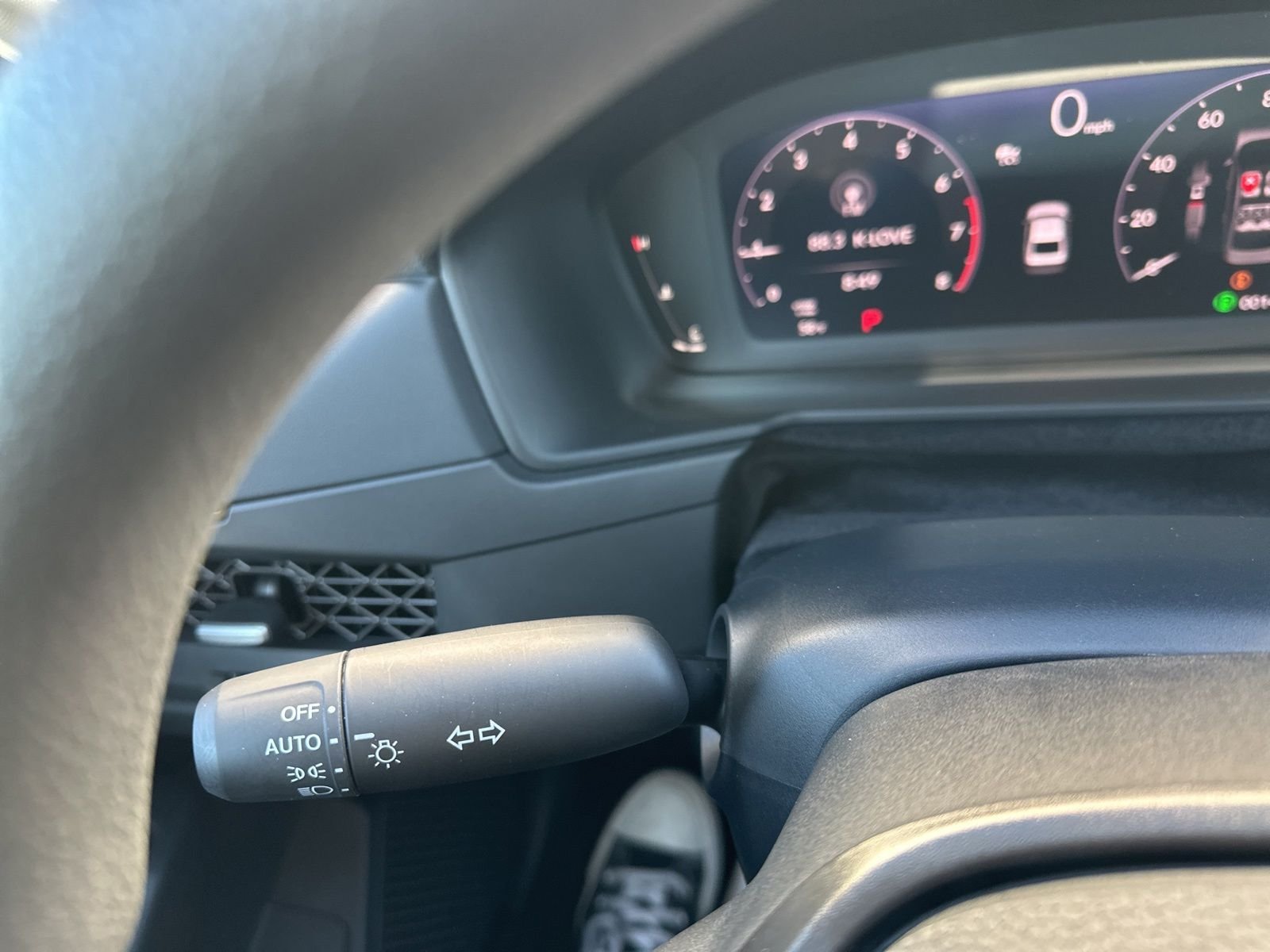 Certified Used 2025 Black Honda SE image 36