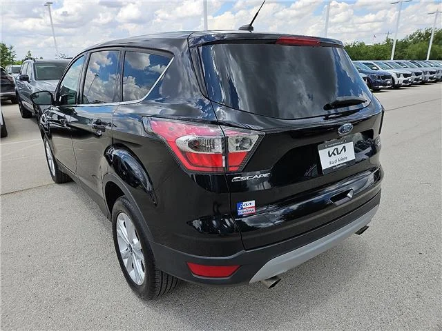 Used 2017 Shadow Black Ford SE Front-wheel Drive image 3