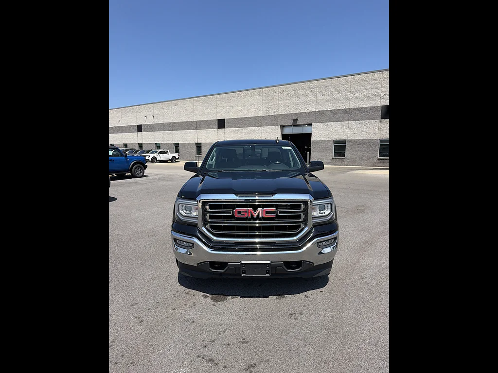 Used 2018 Onyx Black GMC SLE image 7