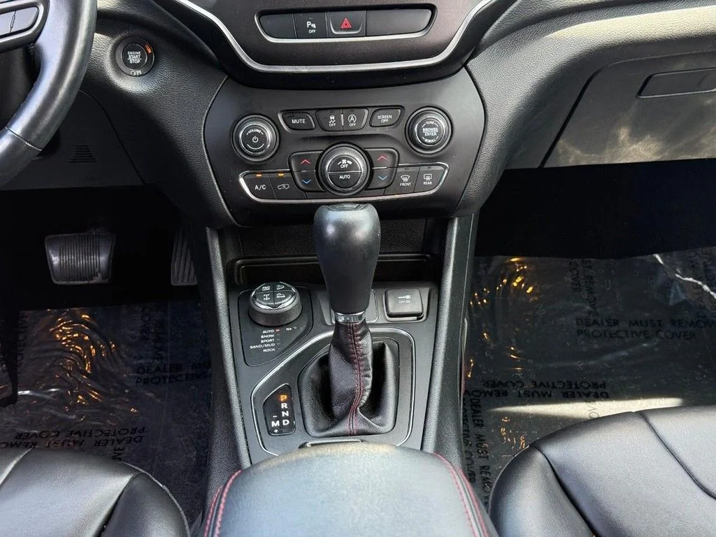 Used 2019 Red Jeep Trailhawk image 15