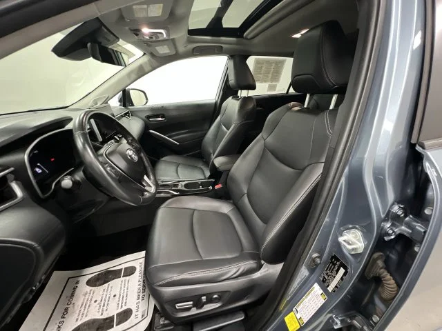 Used 2023  Toyota XLE image 21