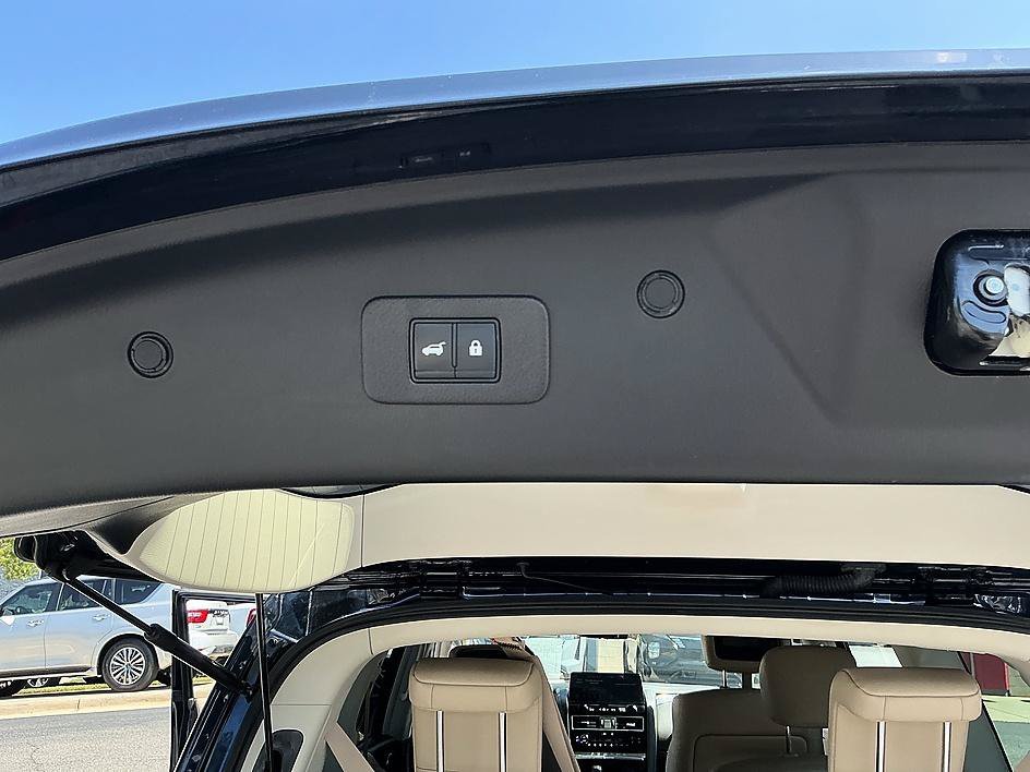Used 2022 Hermosa Blue Pearl Nissan Platinum image 33