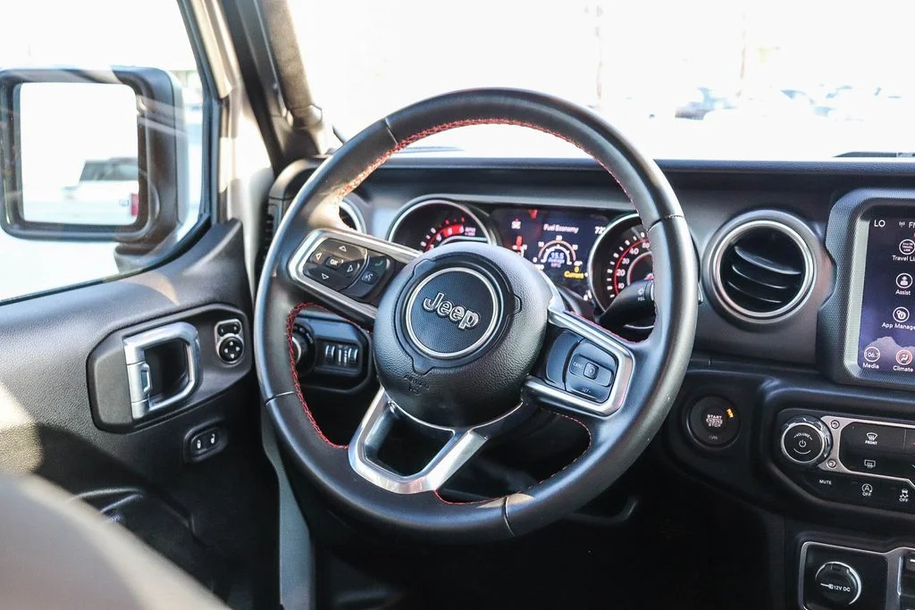 Used 2022 Silver Jeep Rubicon image 17