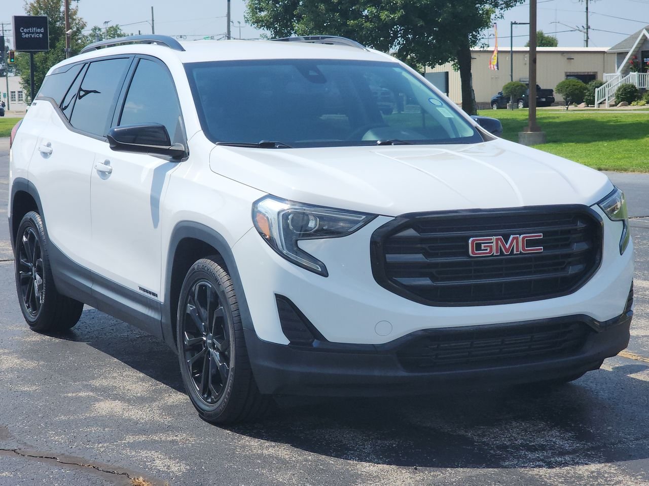 Used 2020 White GMC SLE image 1