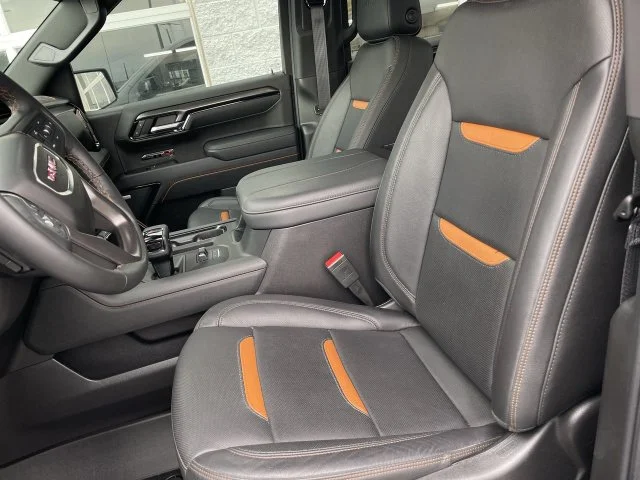Used 2025 White GMC AT4 image 11