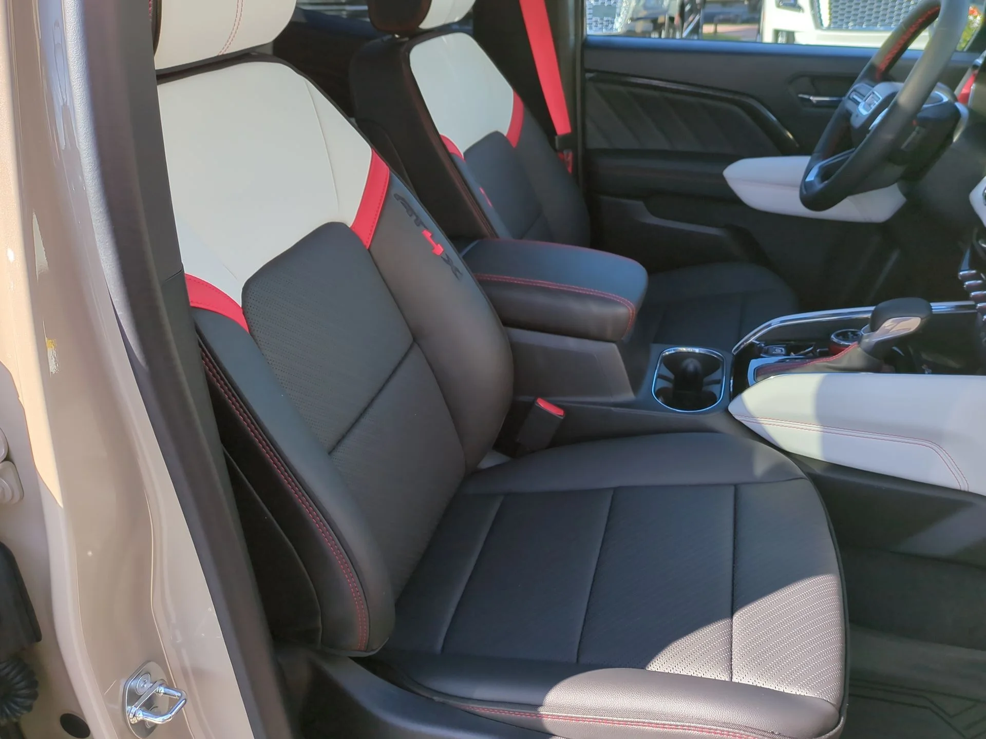 2023 GMC Canyon AT4X - Photo 29