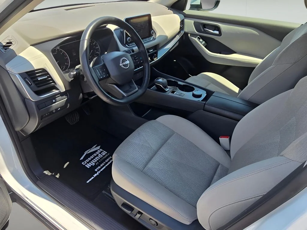 Used 2025 Everest White Pearl Nissan SV image 23