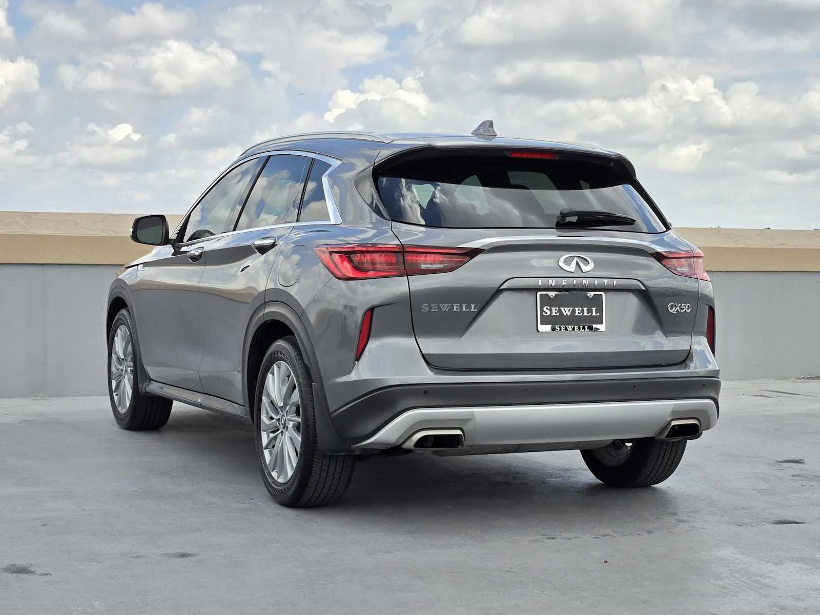 Certified Used 2023 Graphite Shadow INFINITI LUXE image 5