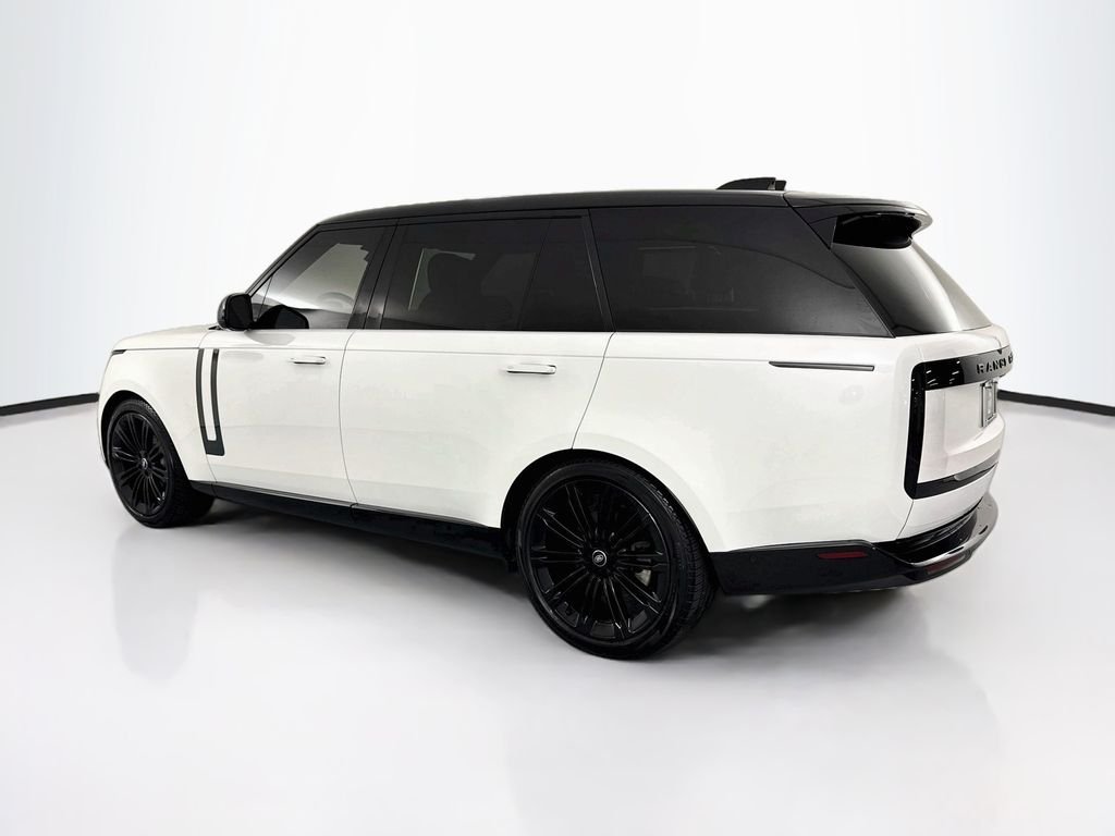 Used 2024 White Land Rover SE image 7