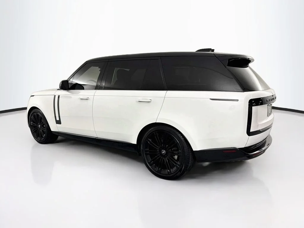 Used 2024 White Land Rover SE image 7