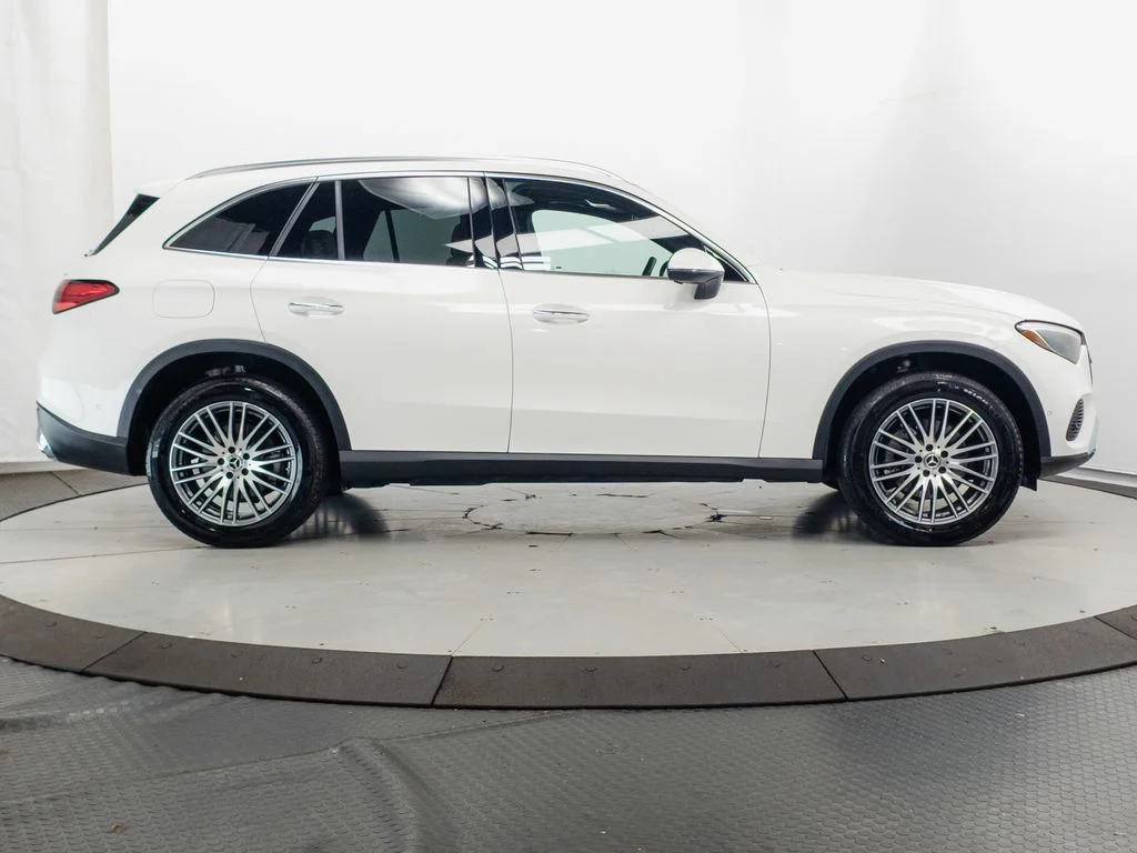 Certified Used 2026 Polar White Mercedes-Benz GLC 300 image 30