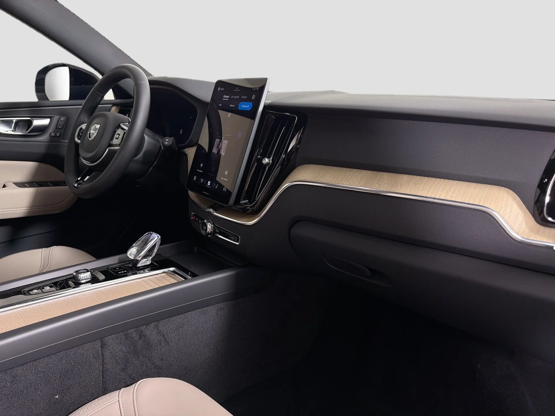 New 2026 Bright Dusk Volvo Plus image 27